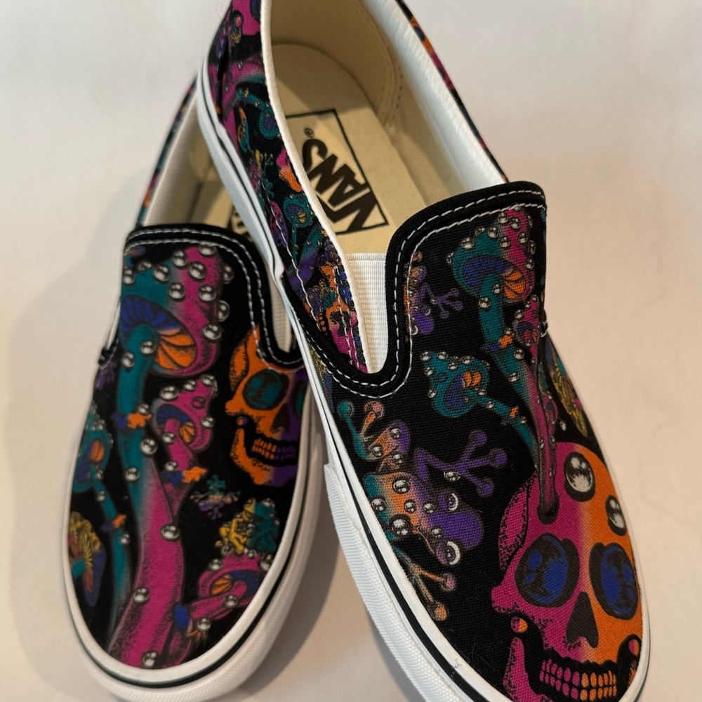 VANS•NEW•CLASSIC SLIP-ONS•TRIPPY DRIP•SKELTON•HALLOWEEN•WOMENS 7 / MENS 5.5